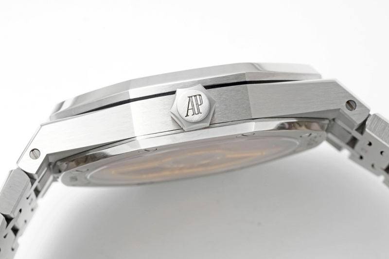 Watch0663