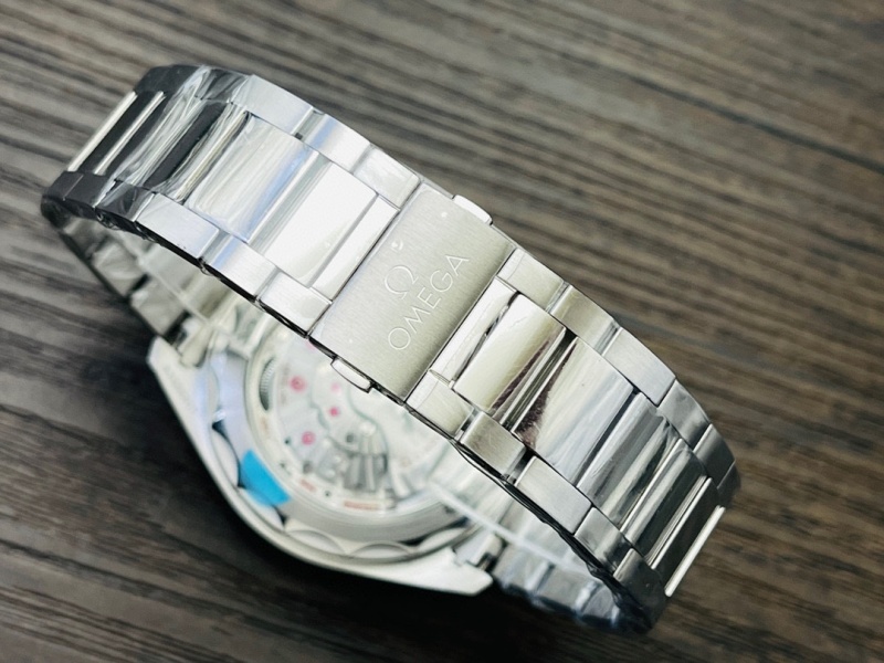 Watch0177