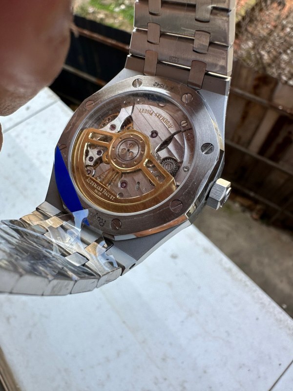 Watch0186