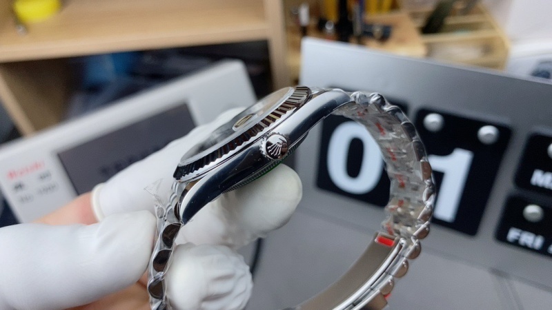 Watch0208
