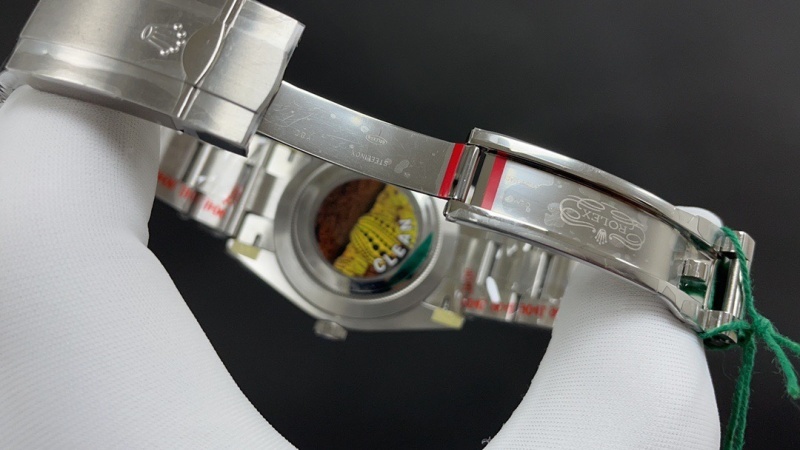 Watch0767