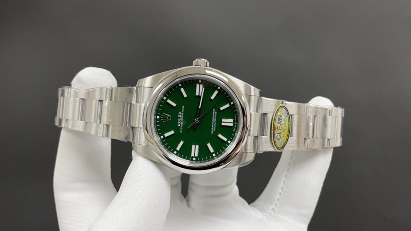 Watch0766