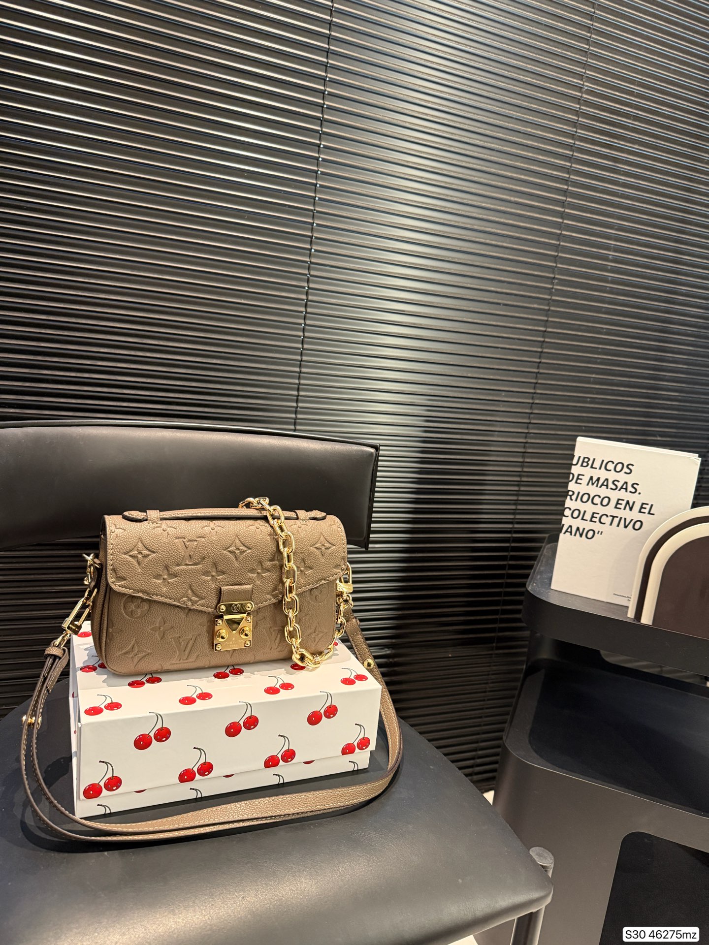 P200 配折叠盒子 原版复刻 全钢五金Lv 新款邮差包 爆款到不能更爆的邮差包 METIS手袋 非常高级 皮料软硬刚好，尺寸： 21 13 货号46275