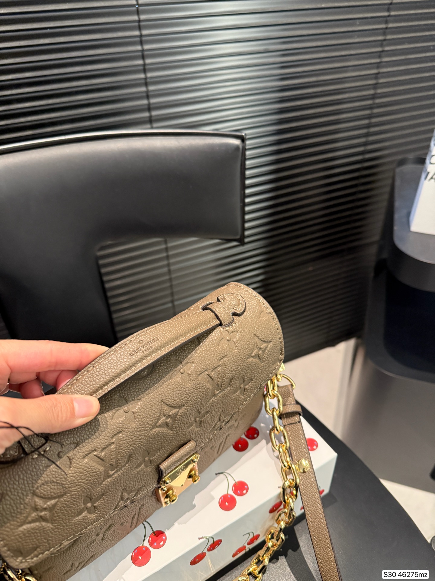 P200 配折叠盒子 原版复刻 全钢五金Lv 新款邮差包 爆款到不能更爆的邮差包 METIS手袋 非常高级 皮料软硬刚好，尺寸： 21 13 货号46275