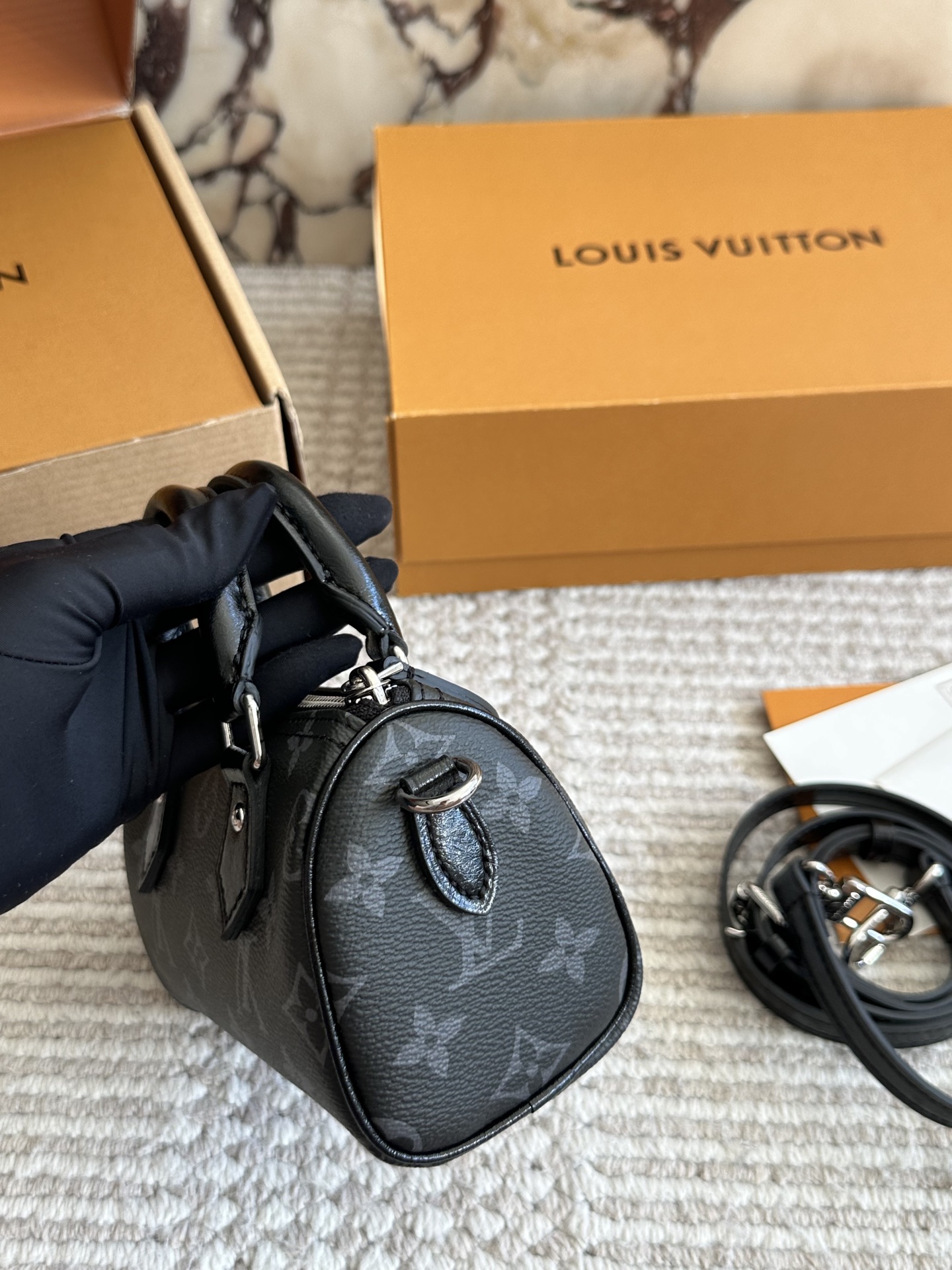 💰150、复刻版（配盒） size：16cm/ L家 ss2025 Speedy Nano 代购渠道 新款黑武士 肩带可以拆卸和调节长短哦！