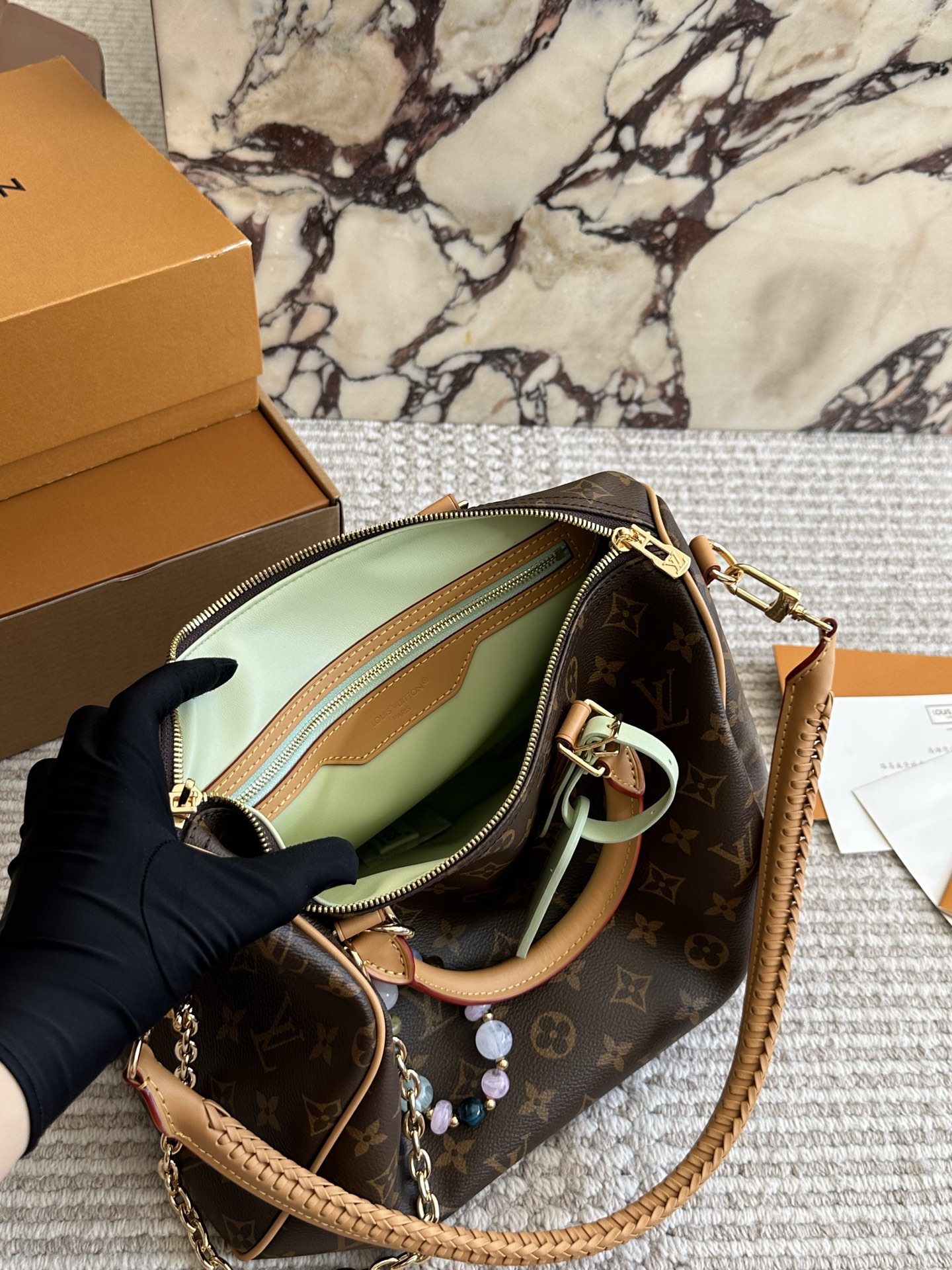 💰 235 配盒子 2025新款size：30cm L家 SPEEDY30 复刻版枕头包 原版五金 （折叠🎁） ⚠️新款肩带真的吼吼好看 搜索🔍 Lv 枕头包