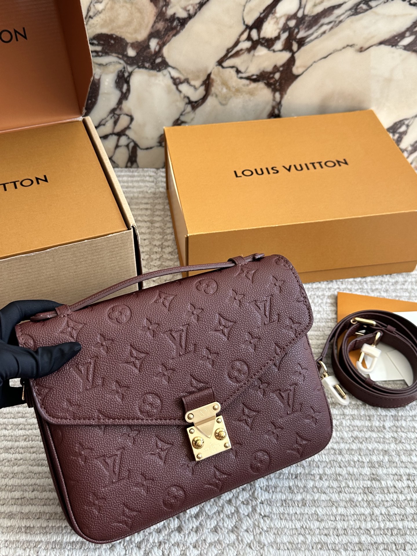 💰215 配盒 高版本 size：25cm L家 高品质邮差包 老花邮差 每一年这个季节都要推一下！ 因为它太经典！太好看！