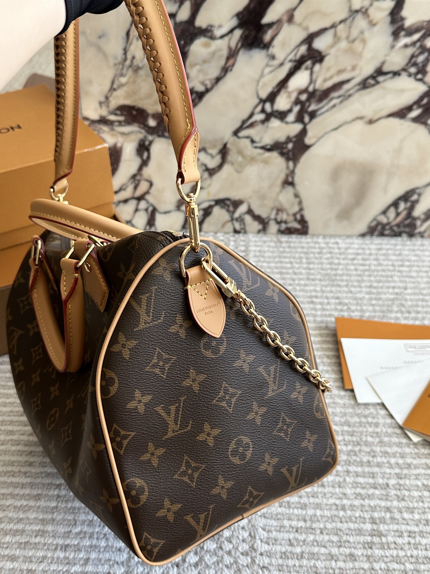 💰 235 配盒子 2025新款size：30cm L家 SPEEDY30 复刻版枕头包 原版五金 （折叠🎁） ⚠️新款肩带真的吼吼好看 搜索🔍 Lv 枕头包