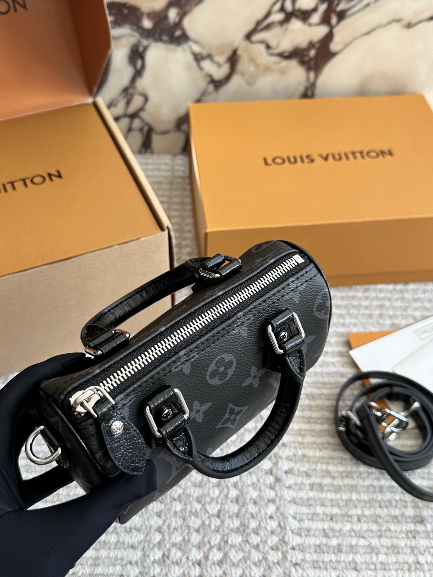 💰150、复刻版（配盒） size：16cm/ L家 ss2025 Speedy Nano 代购渠道 新款黑武士 肩带可以拆卸和调节长短哦！