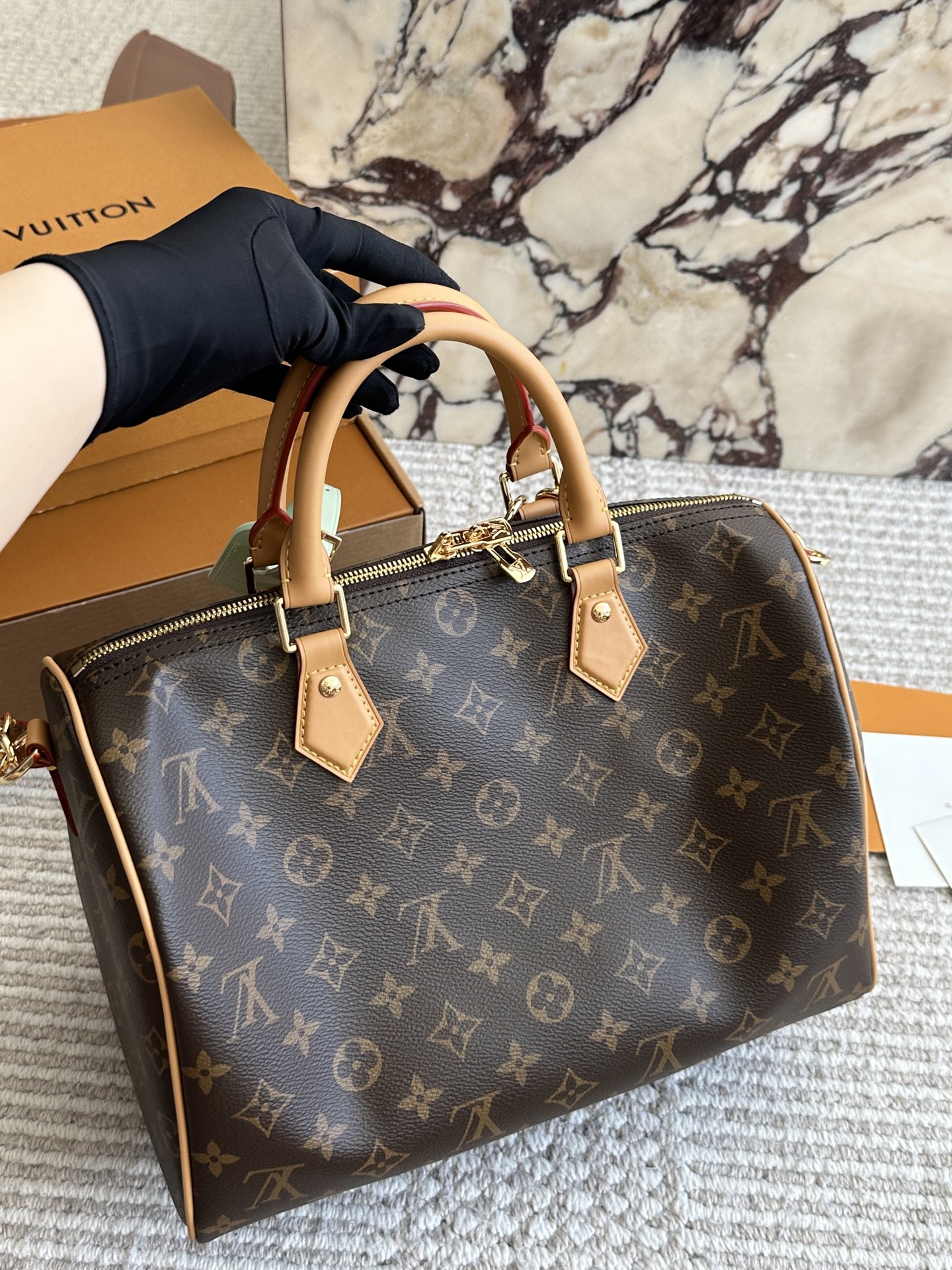 💰 235 配盒子 2025新款size：30cm L家 SPEEDY30 复刻版枕头包 原版五金 （折叠🎁） ⚠️新款肩带真的吼吼好看 搜索🔍 Lv 枕头包