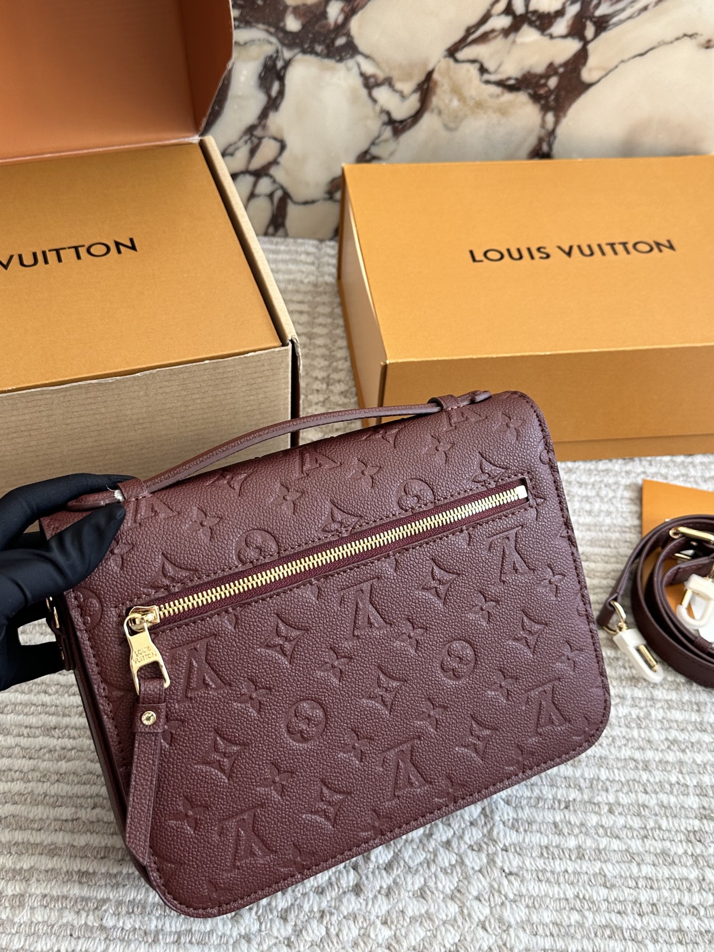 💰215 配盒 高版本 size：25cm L家 高品质邮差包 老花邮差 每一年这个季节都要推一下！ 因为它太经典！太好看！