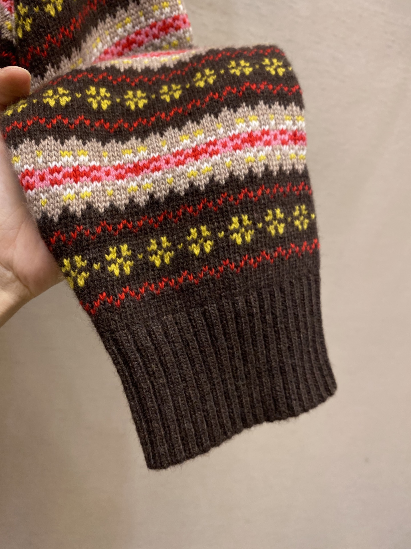 🌟🌟Miu Miu 25新品羊毛条纹毛衣 甄选羊毛面料制作 饰有品牌标识刺绣徽标 复古条纹提花图案 撞色针织饰边 弹力版型 秋冬新品❕ 尺码：S，M，L...