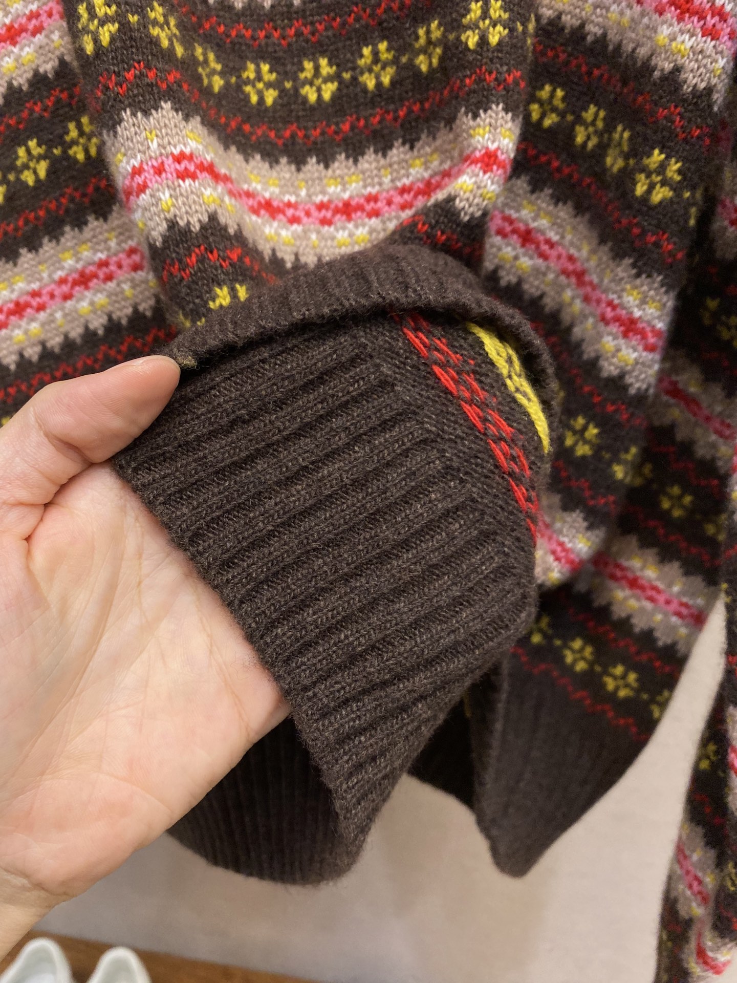 🌟🌟Miu Miu 25新品羊毛条纹毛衣 甄选羊毛面料制作 饰有品牌标识刺绣徽标 复古条纹提花图案 撞色针织饰边 弹力版型 秋冬新品❕ 尺码：S，M，L...