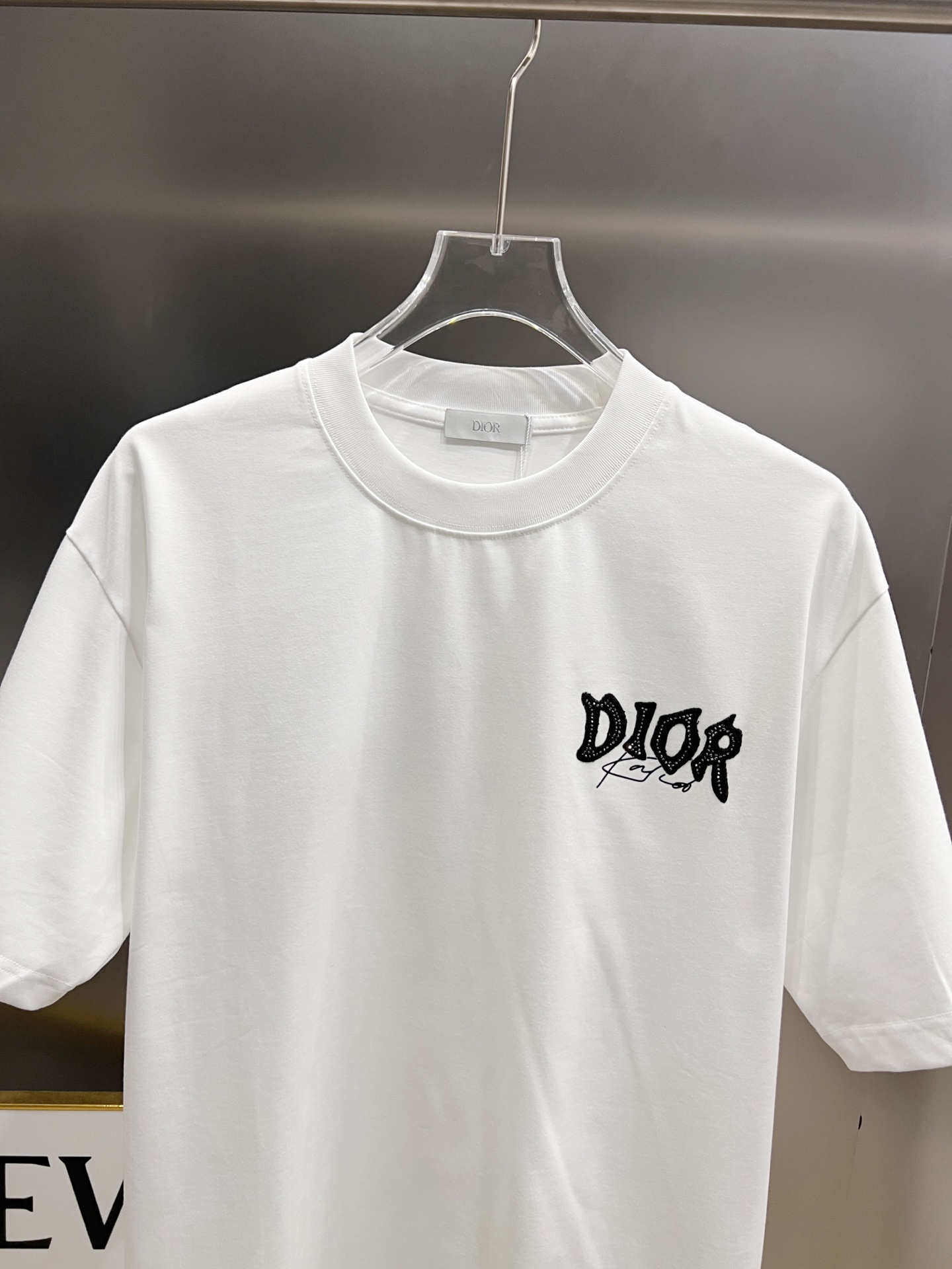P80 Dio* 迪奥 2025秋冬新款 经典字母立体贴布工艺 简约大方 定制双纱平纹纯棉面料 短袖T恤 男女同款 尺码S M L XL XXL 五个码 黑色 白色