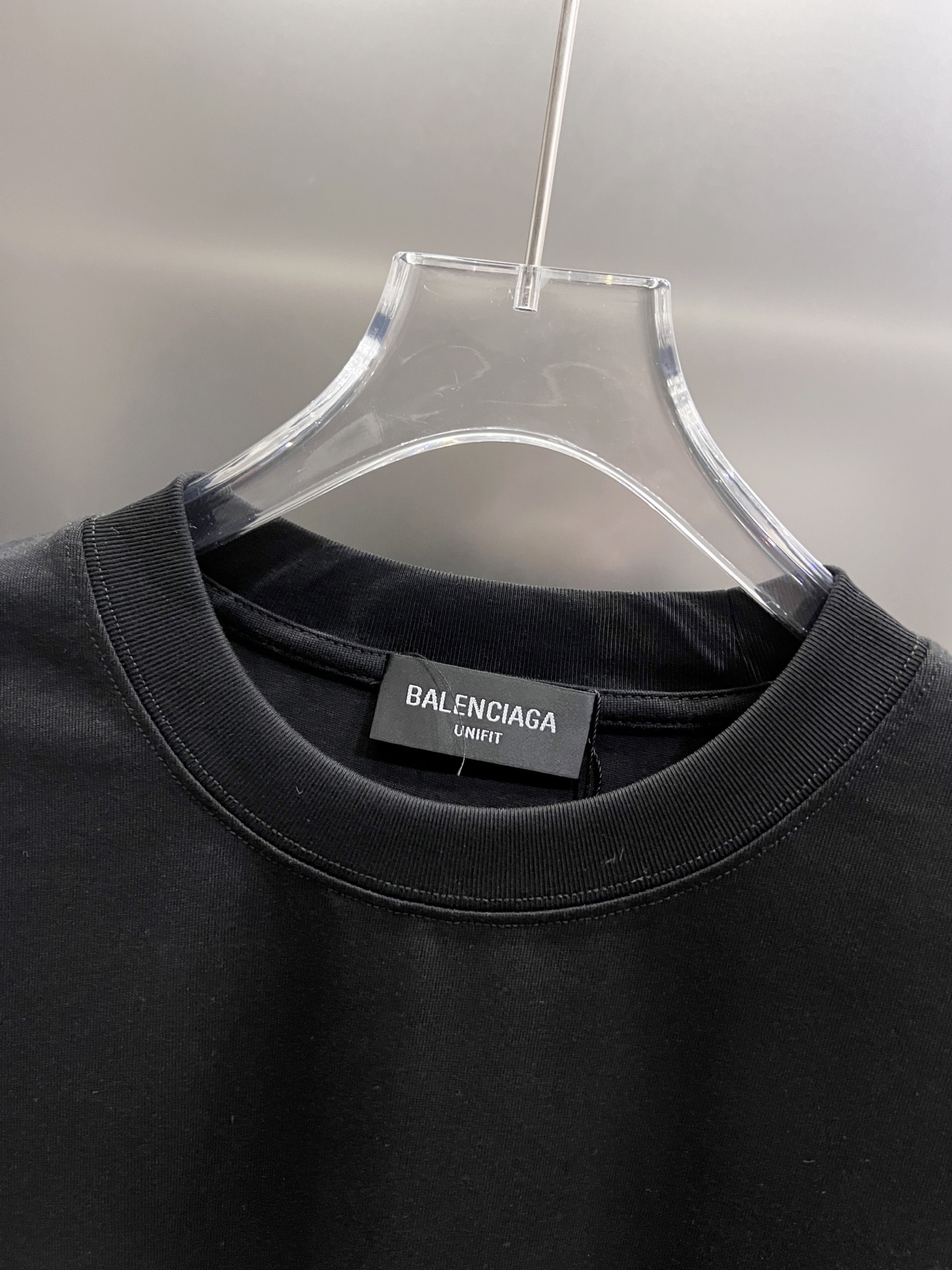 P80 BAL 巴黎世家 2025秋冬新款 短袖T恤 经典logo印花+烫钻工艺 男女同款宽松版 S M L XL XXL 五个码 颜色：黑色 白色 安哥拉红