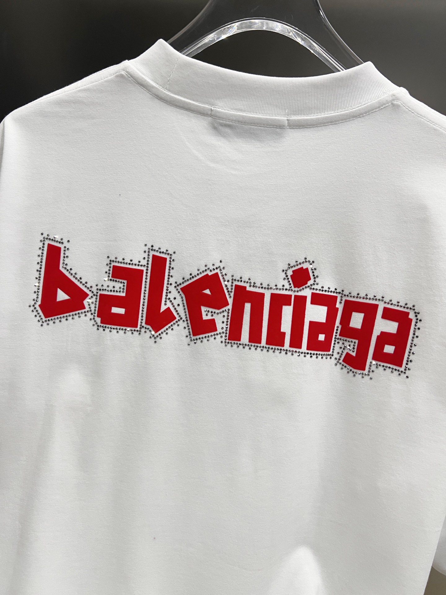 P80 BAL 巴黎世家 2025秋冬新款 短袖T恤 经典logo印花+烫钻工艺 男女同款宽松版 S M L XL XXL 五个码 颜色：黑色 白色 安哥拉红