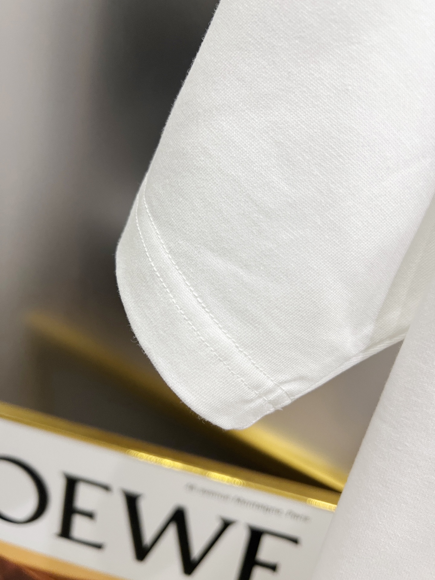 P80 BAL 巴黎世家 2025秋冬新款 短袖T恤 经典logo印花+烫钻工艺 男女同款宽松版 S M L XL XXL 五个码 颜色：黑色 白色 安哥拉红