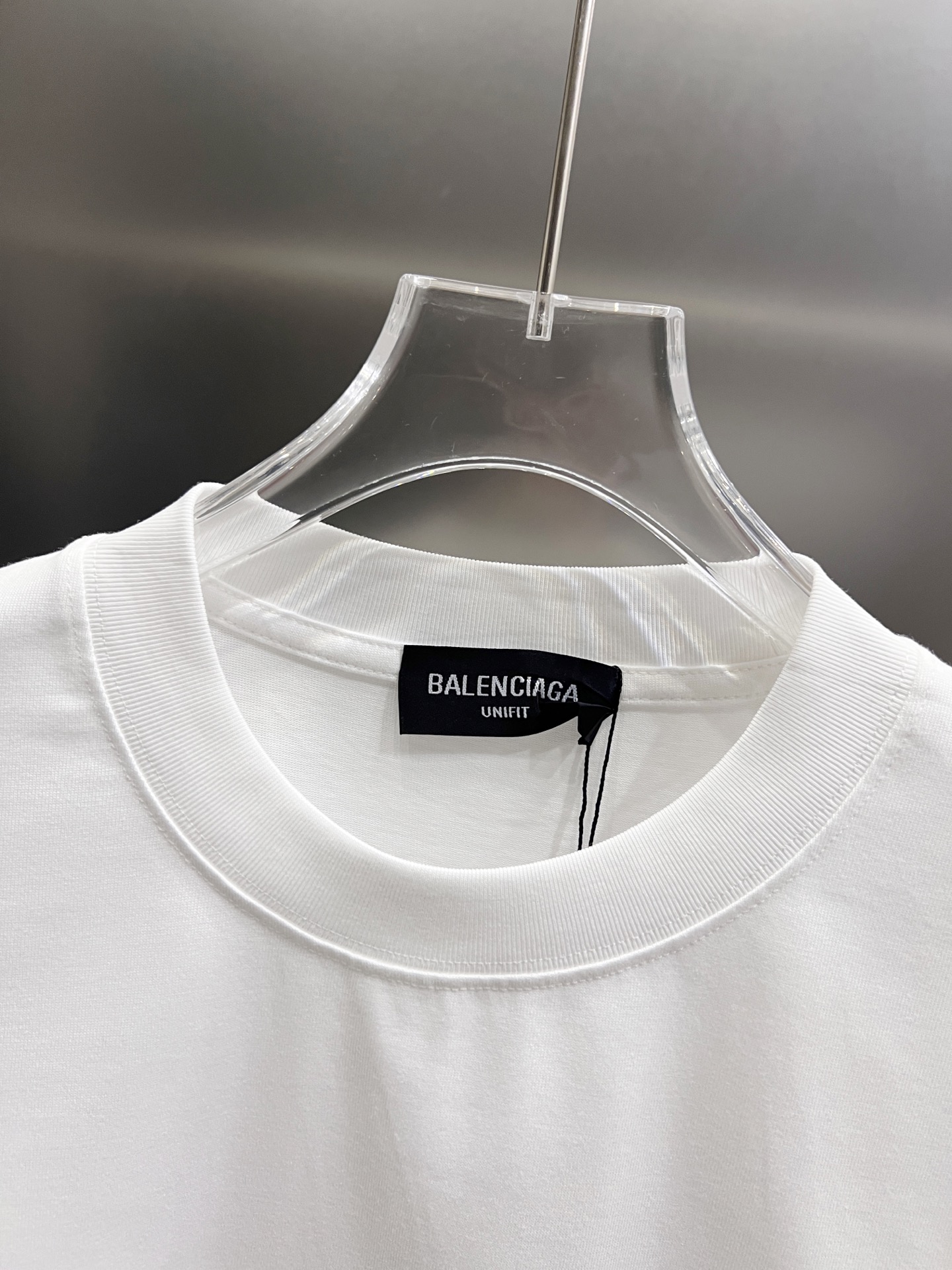 P80 BAL 巴黎世家 2025秋冬新款 短袖T恤 经典logo印花+烫钻工艺 男女同款宽松版 S M L XL XXL 五个码 颜色：黑色 白色 安哥拉红