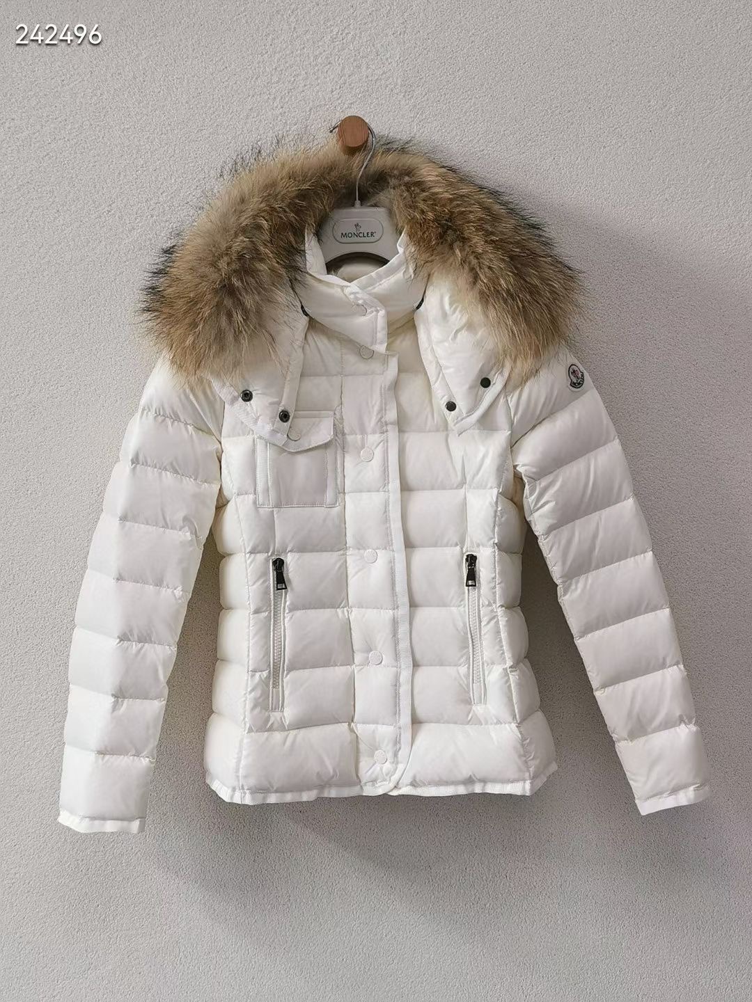 💰590 Moncler Armoise 短款修身女士羽绒服，狐狸毛，进口尼龙面料，拉链开合 黑色 白色1-2-3-4