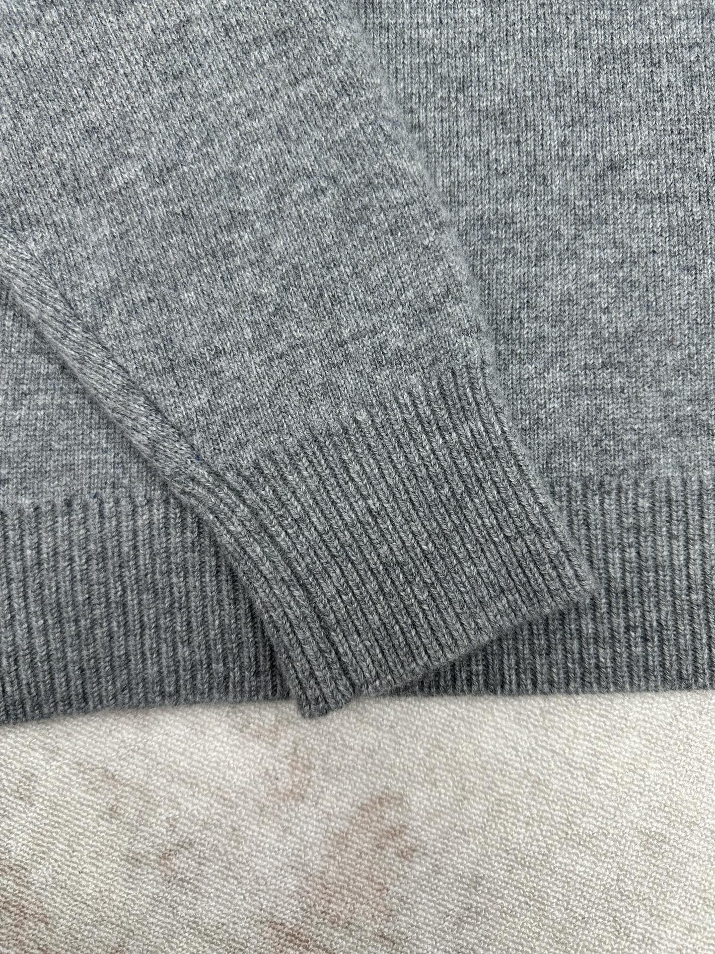 P285 赛琳 25ss新款圆领毛衣TRIOMPHE提花经典版型圆领罗纹饰边 码数：S.M.L.XL.