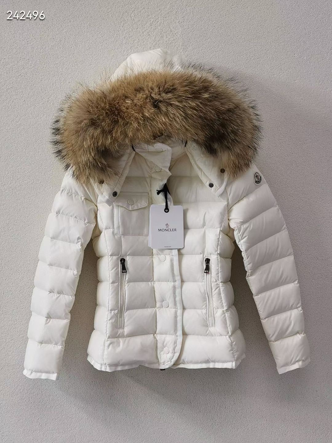 💰590 Moncler Armoise 短款修身女士羽绒服，狐狸毛，进口尼龙面料，拉链开合 黑色 白色1-2-3-4