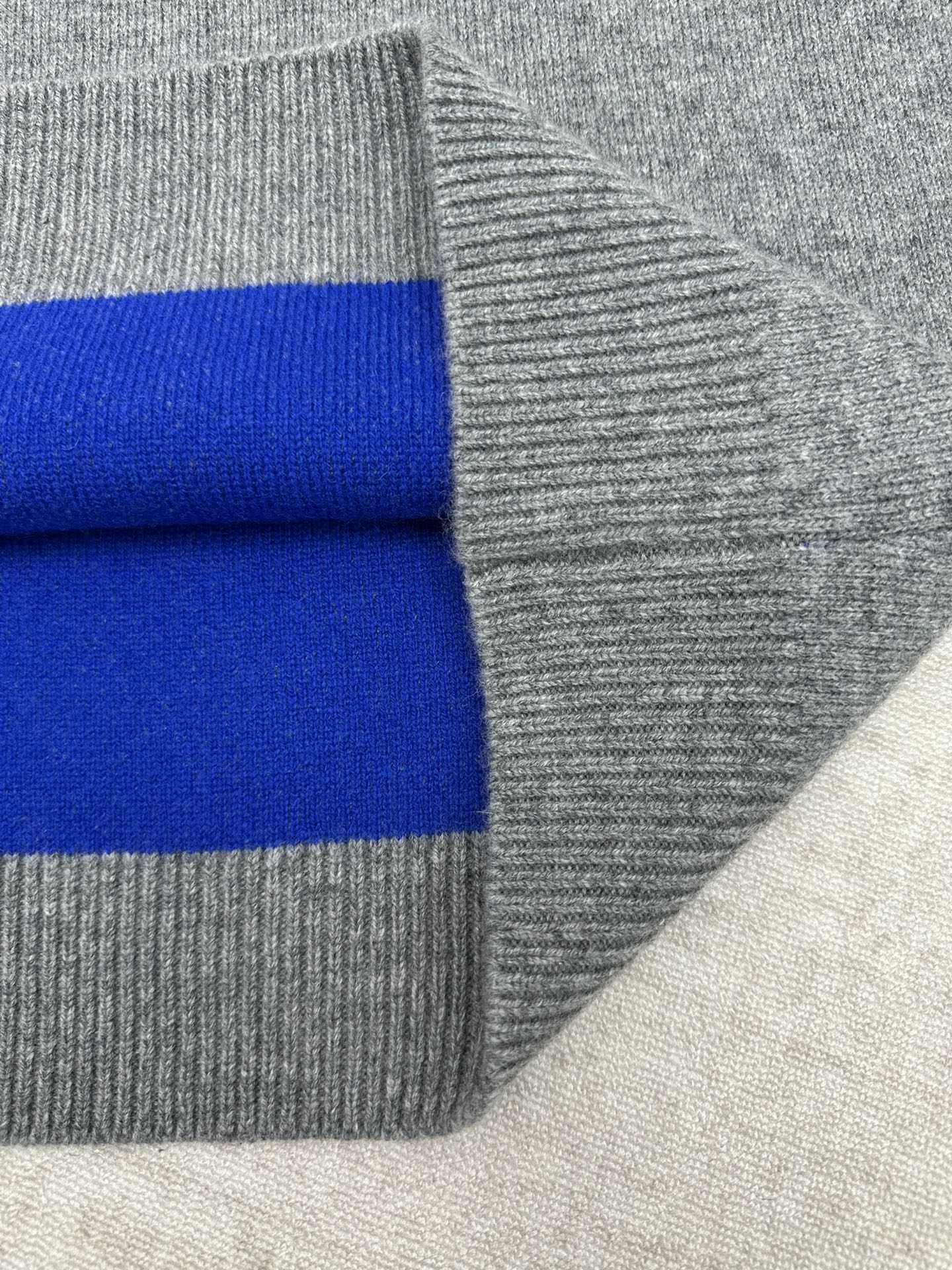 P285 赛琳 25ss新款圆领毛衣TRIOMPHE提花经典版型圆领罗纹饰边 码数：S.M.L.XL.