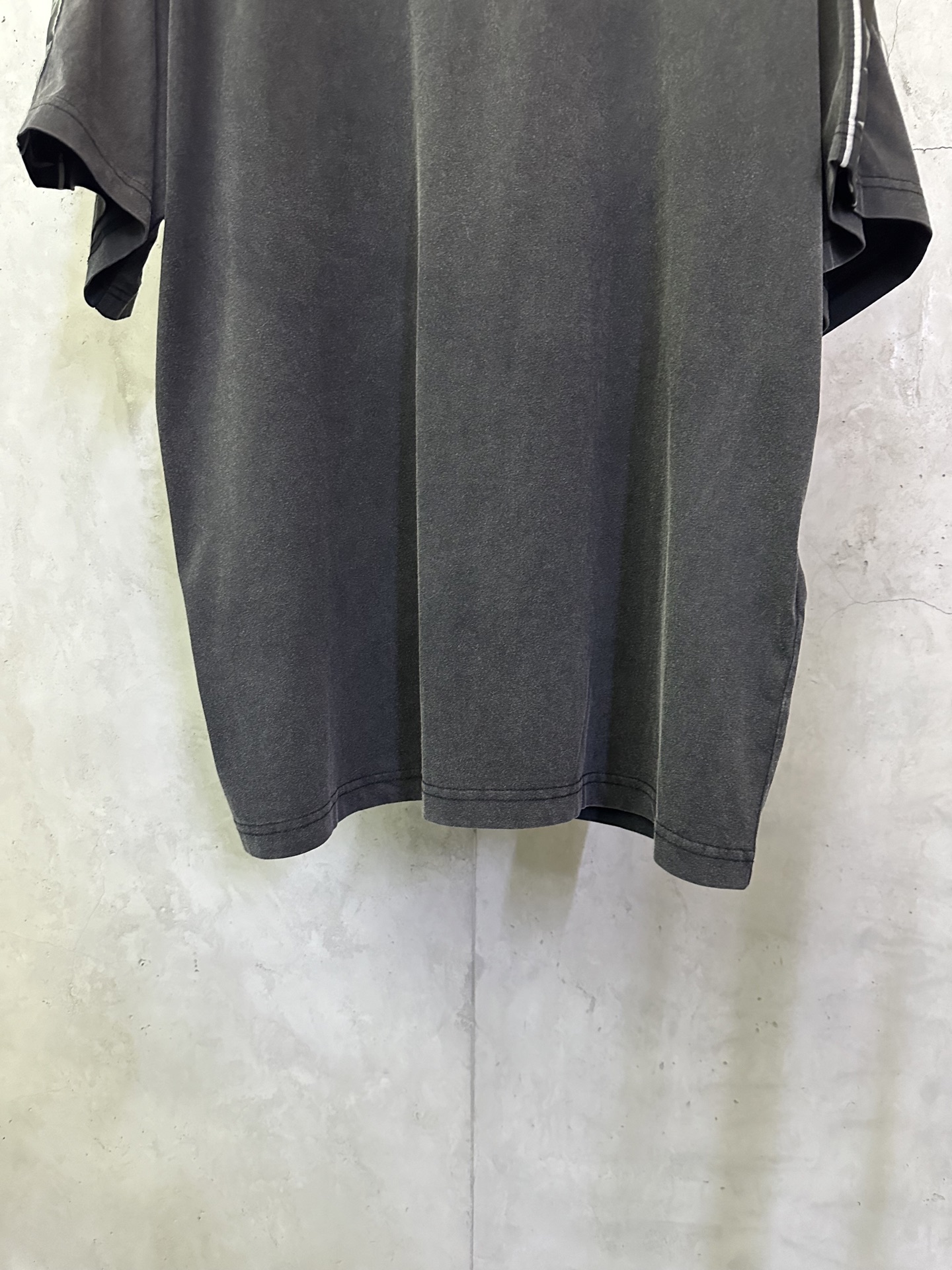 💰130 Balenciaga 巴黎世家 25ss 3B提花串标短袖T恤 面料采用24s双纱赛尔棉 280g 搭配32s双纱1*1螺纹 300g 定制五金 螺纹 辅料 对版对位 男女同款 - Color: 洗水黑 灰色 -Size: XS S M L