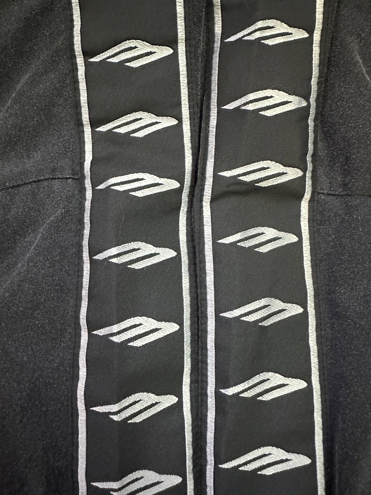 💰130 Balenciaga 巴黎世家 25ss 3B提花串标短袖T恤 面料采用24s双纱赛尔棉 280g 搭配32s双纱1*1螺纹 300g 定制五金 螺纹 辅料 对版对位 男女同款 - Color: 洗水黑 灰色 -Size: XS S M L