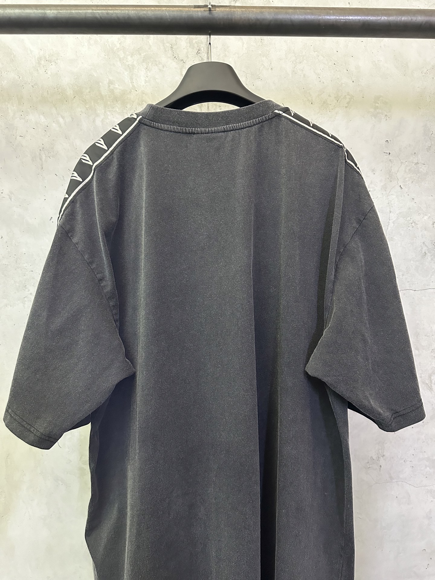 💰130 Balenciaga 巴黎世家 25ss 3B提花串标短袖T恤 面料采用24s双纱赛尔棉 280g 搭配32s双纱1*1螺纹 300g 定制五金 螺纹 辅料 对版对位 男女同款 - Color: 洗水黑 灰色 -Size: XS S M L