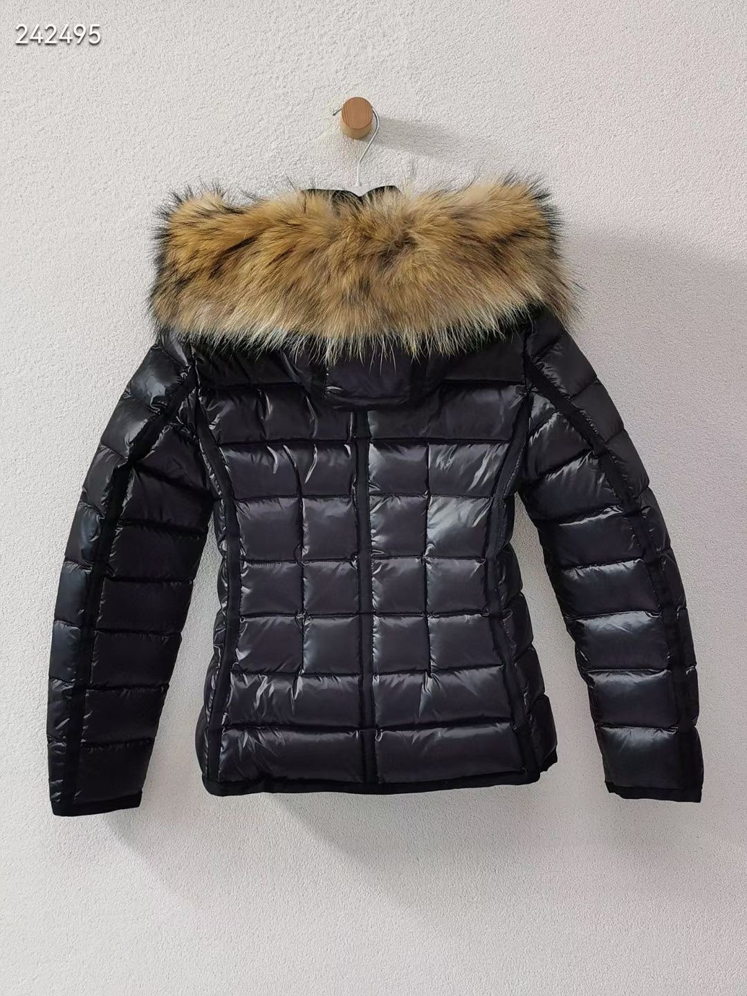 💰590 Moncler Armoise 短款修身女士羽绒服，狐狸毛，进口尼龙面料，拉链开合 黑色 白色1-2-3-4