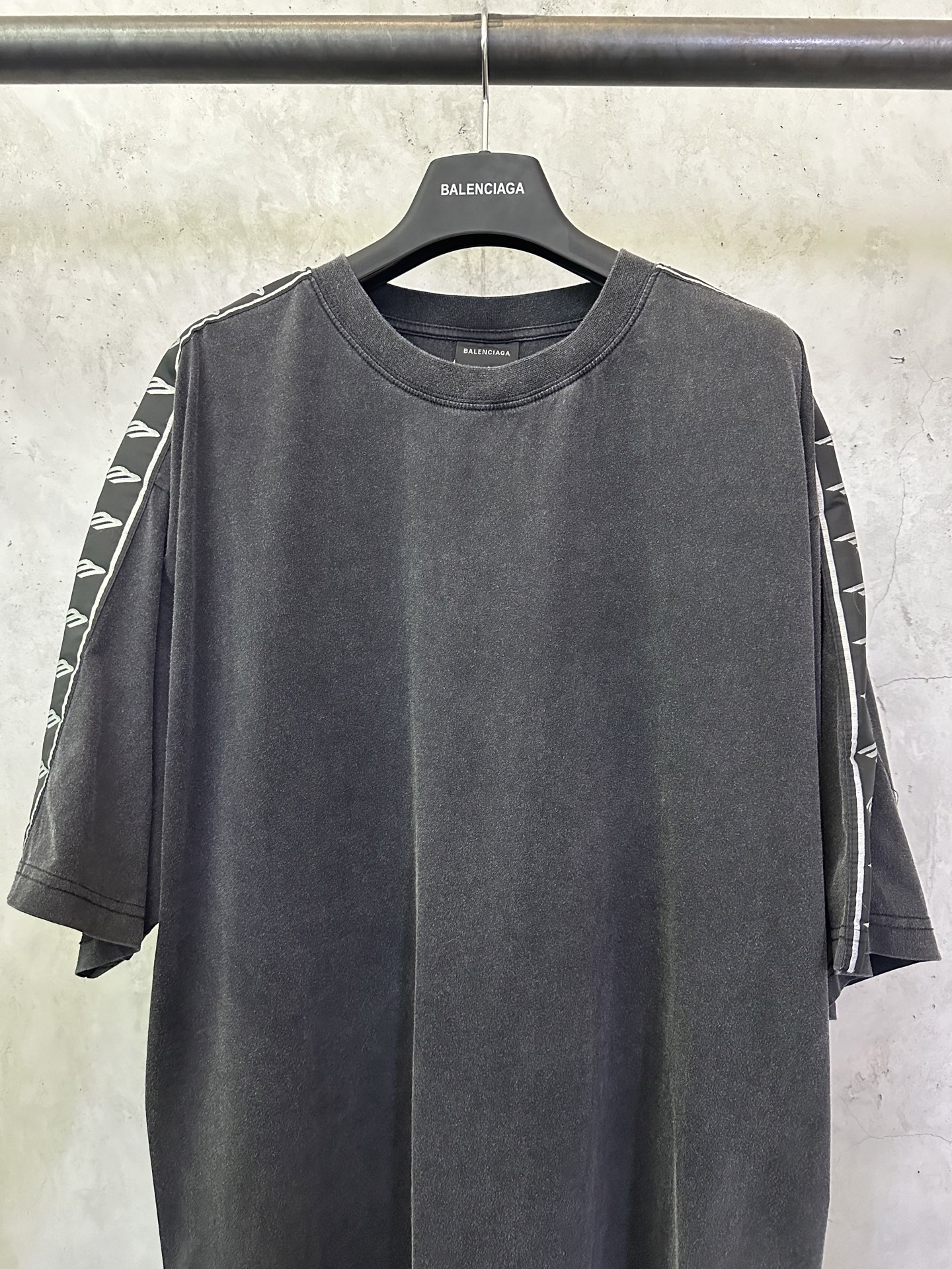 💰130 Balenciaga 巴黎世家 25ss 3B提花串标短袖T恤 面料采用24s双纱赛尔棉 280g 搭配32s双纱1*1螺纹 300g 定制五金 螺纹 辅料 对版对位 男女同款 - Color: 洗水黑 灰色 -Size: XS S M L