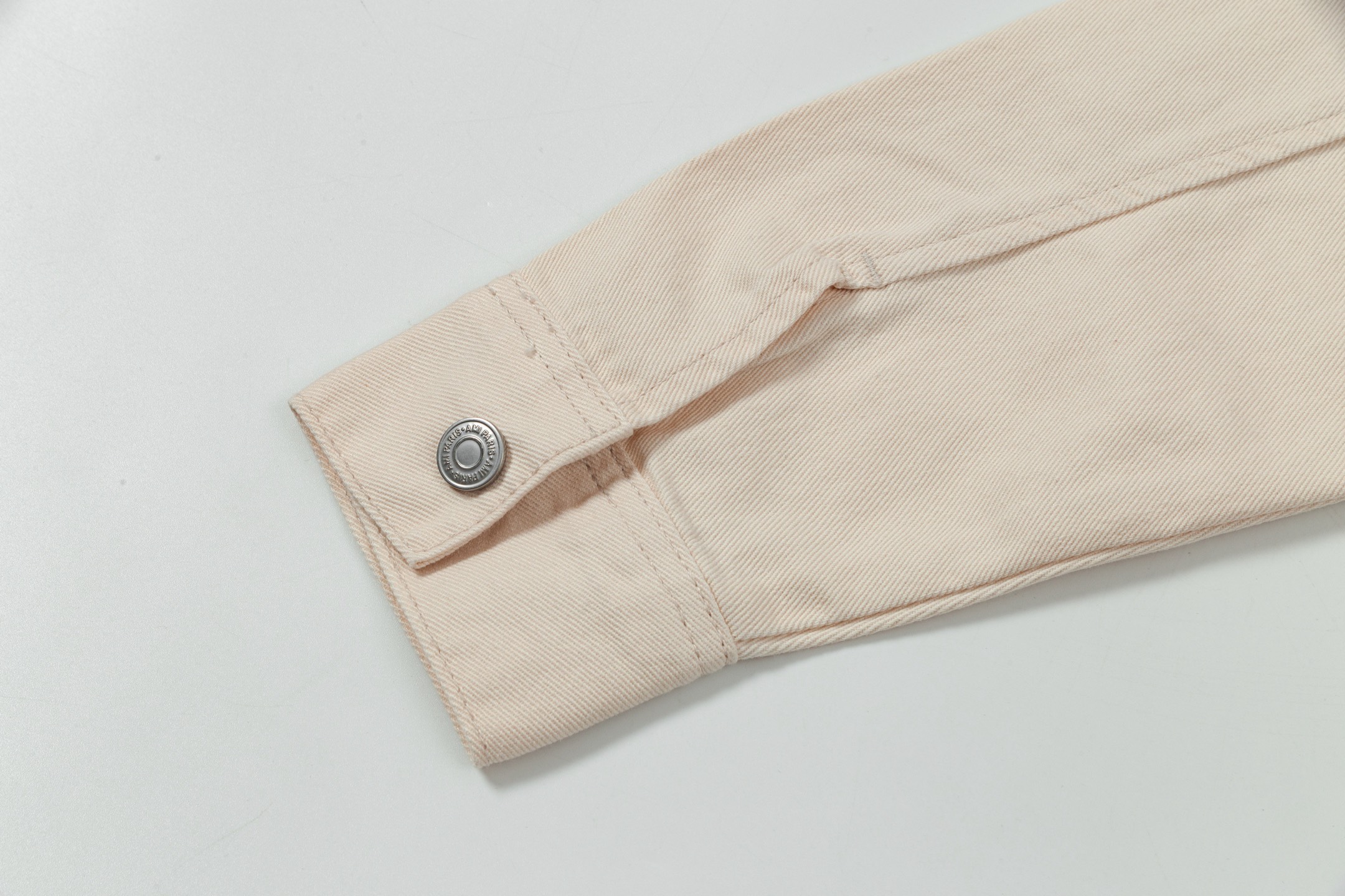 2288# AMI PARIS 25秋冬新品编织爱心刺绣长袖牛仔宽松休闲翻领外套 钮扣饰有LOGO YP复刻 男女可穿 落肩长款 颜色:杏色 杏红心 牛仔篮 码数：S-XL P135