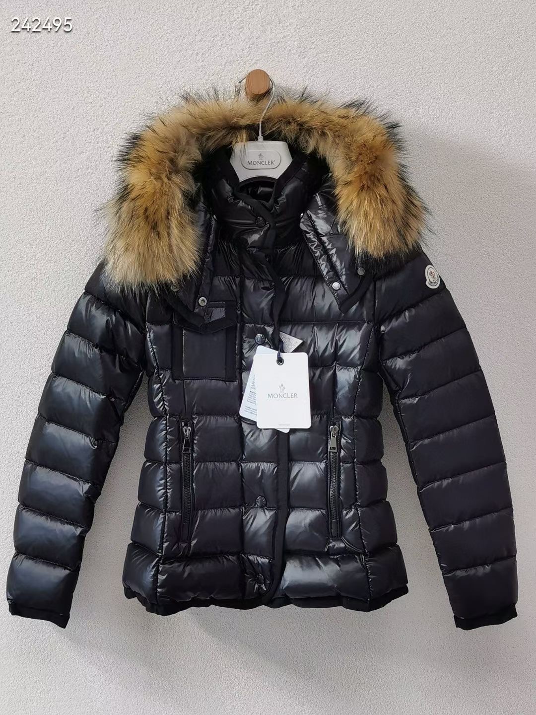 💰590 Moncler Armoise 短款修身女士羽绒服，狐狸毛，进口尼龙面料，拉链开合 黑色 白色1-2-3-4
