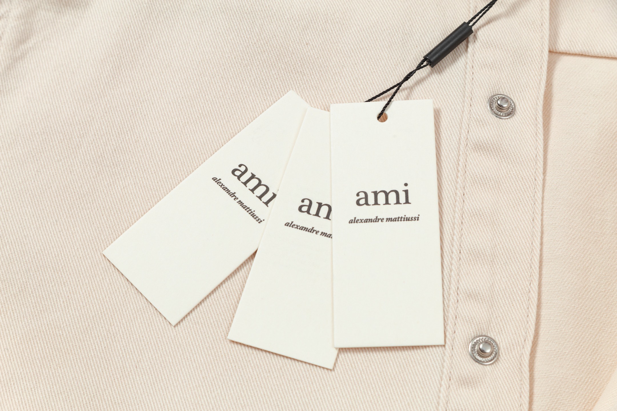 2288# AMI PARIS 25秋冬新品编织爱心刺绣长袖牛仔宽松休闲翻领外套 钮扣饰有LOGO YP复刻 男女可穿 落肩长款 颜色:杏色 杏红心 牛仔篮 码数：S-XL P135