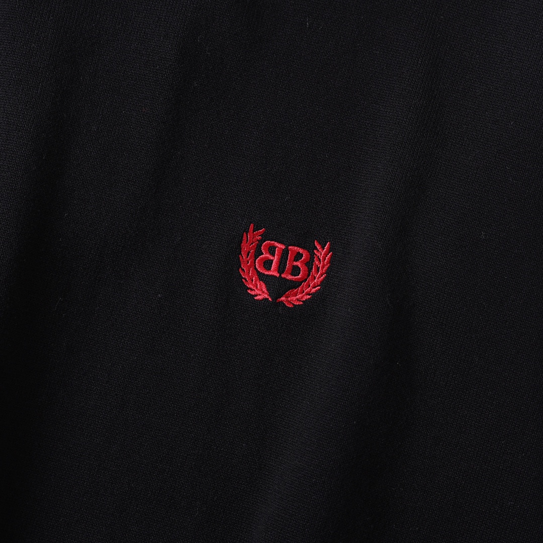 🔥🔥P120 巴黎世家 25秋冬做破毛衣 面料采用48支羊毛混纺，正面以3B stencil标识绣花，高密度绣花是一种独特且高级的，特殊水洗效果处理后形成了一种的独特做旧效果 尺码：XS S M L