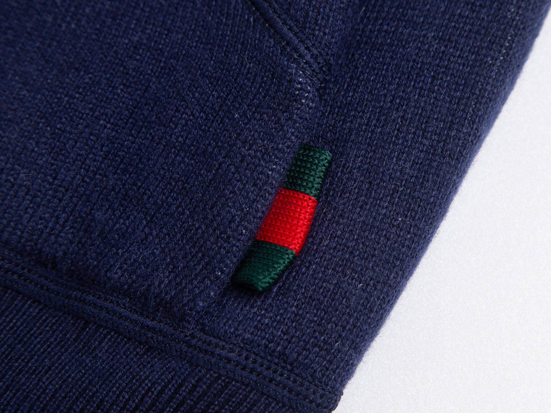 💰285(ZP版本) 双面🉑️穿 -Gucci经典款 双面可穿不同风格👍双C提花羊绒混纺连帽毛衣外套 男女同款 -采用ZP定制定染羊绒毛线98%羊绒成分面料 螺纹同缸定染零色差 全套辅料定制 区别市面通货 欢迎对比 -颜色 灰色 宝蓝色 -码数 S M L XL