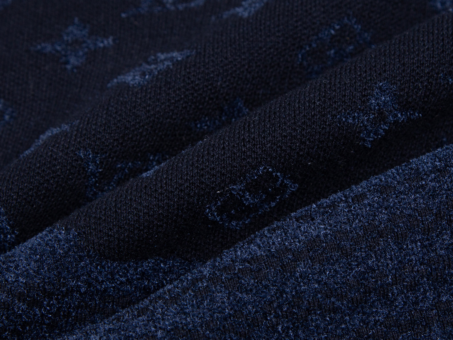 💰175 (精品ZP版本) 🆚市面任何版本 -Louis vuitton官网同步上新 丝绒面料拼接老花圆领短袖 -采用ZP定制定染对版面料1.1 螺纹同缸定染零色差 全套辅料定制 区别市面通货 欢迎对比 -颜色 宝蓝色 -码数 S M L XL