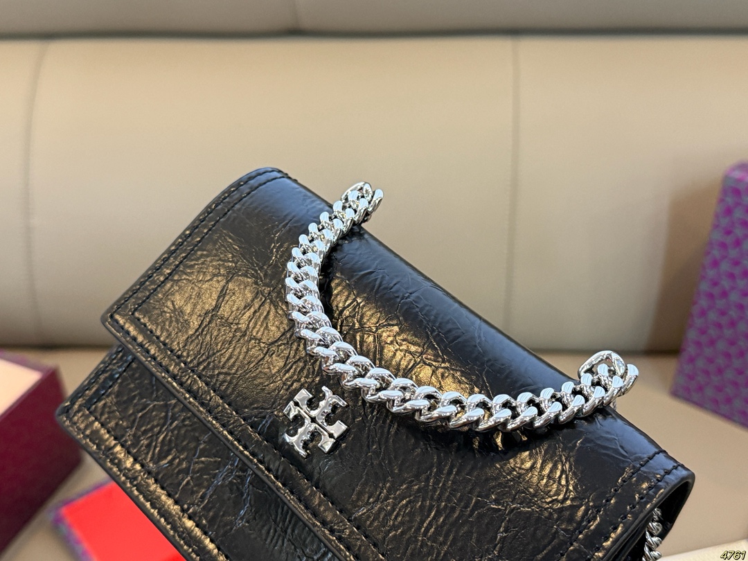 &yen;170折叠盒 Tory Burch tb托里伯奇新款迷你手提包 外形小巧，可爱中带着点精致！ 多种用法，🉑️休闲可正式 可盐可甜，演绎迷人现代感❗️ 尺寸17 11