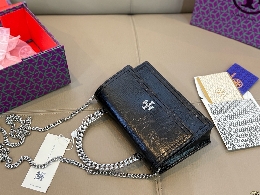 &yen;170折叠盒 Tory Burch tb托里伯奇新款迷你手提包 外形小巧，可爱中带着点精致！ 多种用法，🉑️休闲可正式 可盐可甜，演绎迷人现代感❗️ 尺寸17 11