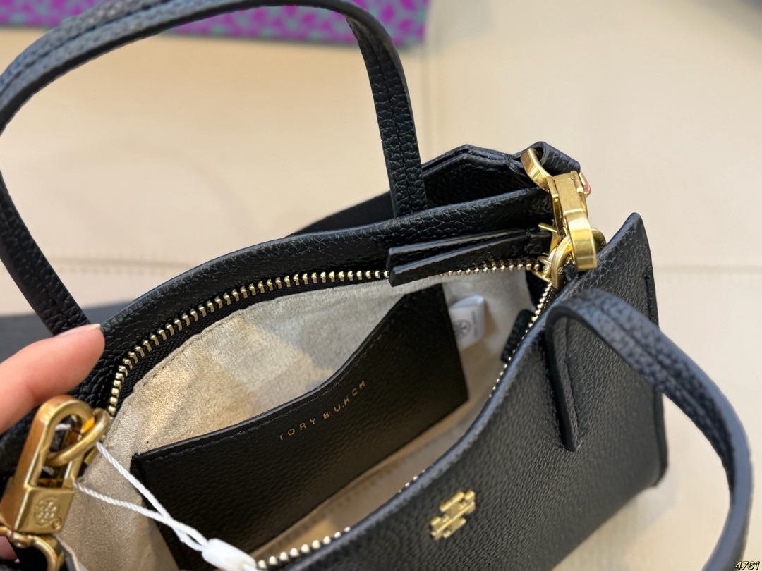 &yen;155配盒 TB 托里伯奇ToryBurch 新款手提包高级又时尚！ 配🈶️长肩带很适合职场小姐姐 正式又不失贵气、飒气❗️ 尺寸19 13