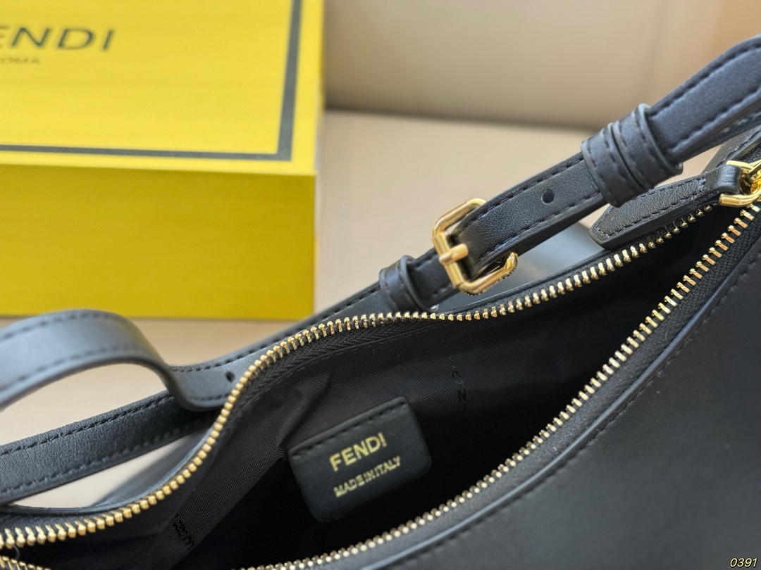 &yen;180折叠盒 芬迪FENDI Graphy月牙包 经典对未来的展望 时尚百搭 上身又A又飒 尺寸28 15