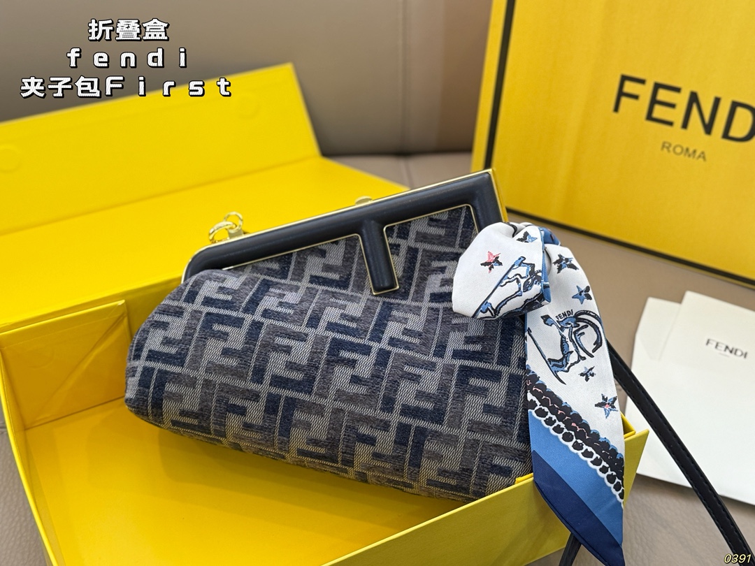 &yen;175折叠盒 fendi芬迪夹子包First 永远的百搭单品 上身绝美 这份质感 小仙女们值得拥有 尺寸23 17