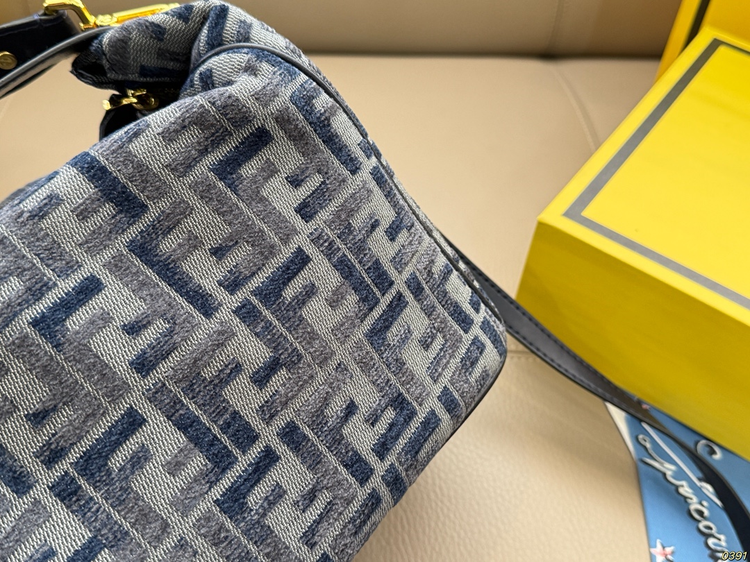 &yen;155/&yen;145/&yen;140折叠盒 芬迪fendi 便当包软盒子包 妥妥的宝藏系列 一眼心动 超级时髦 尺寸26 17/20 14/15 10