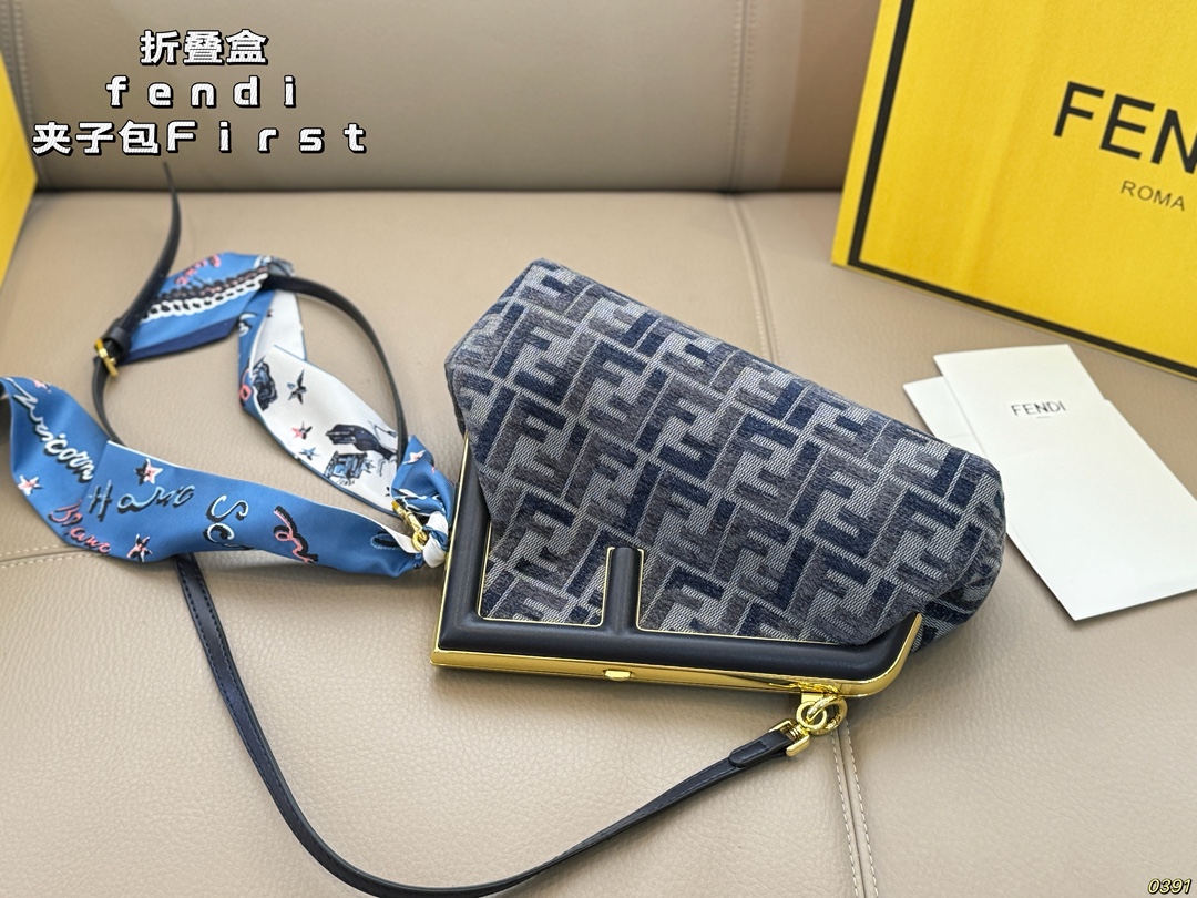 &yen;175折叠盒 fendi芬迪夹子包First 永远的百搭单品 上身绝美 这份质感 小仙女们值得拥有 尺寸23 17