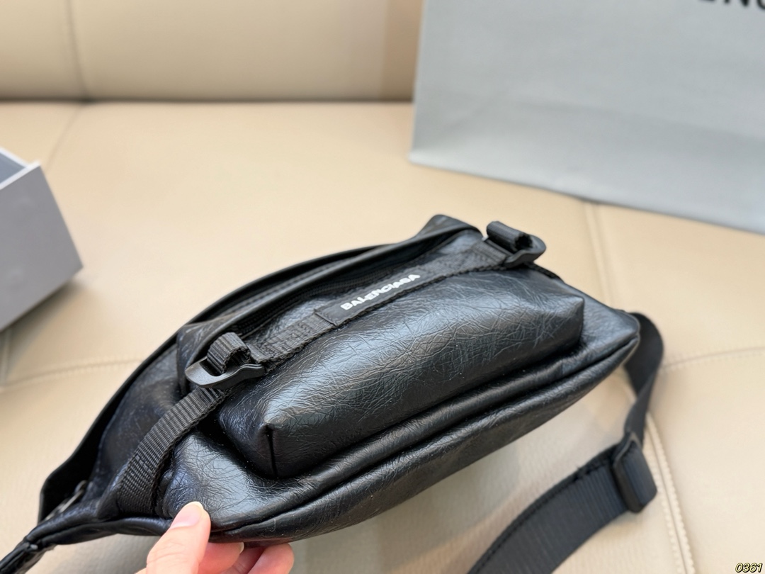 ¥140 Balenciaga 巴黎世家新款腰包 任何风格都可轻松驾驭 适合日常 旅游 出行 集美必备 尺寸24 17