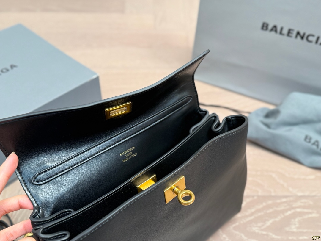 ¥315/¥295/¥250飞机盒 Balenciaga巴黎世家新款 任何风格都可轻松驾驭 适合日常 旅游 出行 集美必备 尺寸:35 23/28 19/22 16