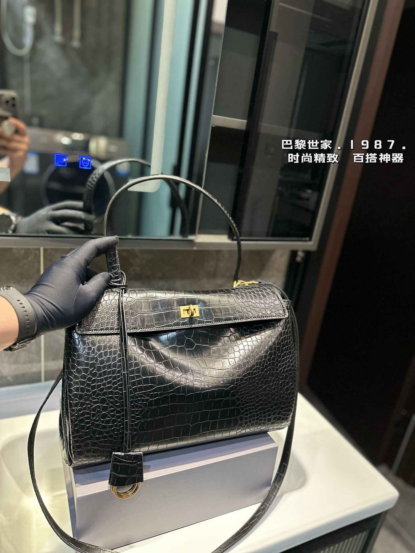 ❤️P230（礼盒包装）❤️ 巴黎世家 rodeo 秀款鳄鱼纹 手提斜挎腋下包 质感很高级 容量超级大也很耐用 日常出街背它回头率百分百 就是这种随性慵懒感⚠️尺寸34.20