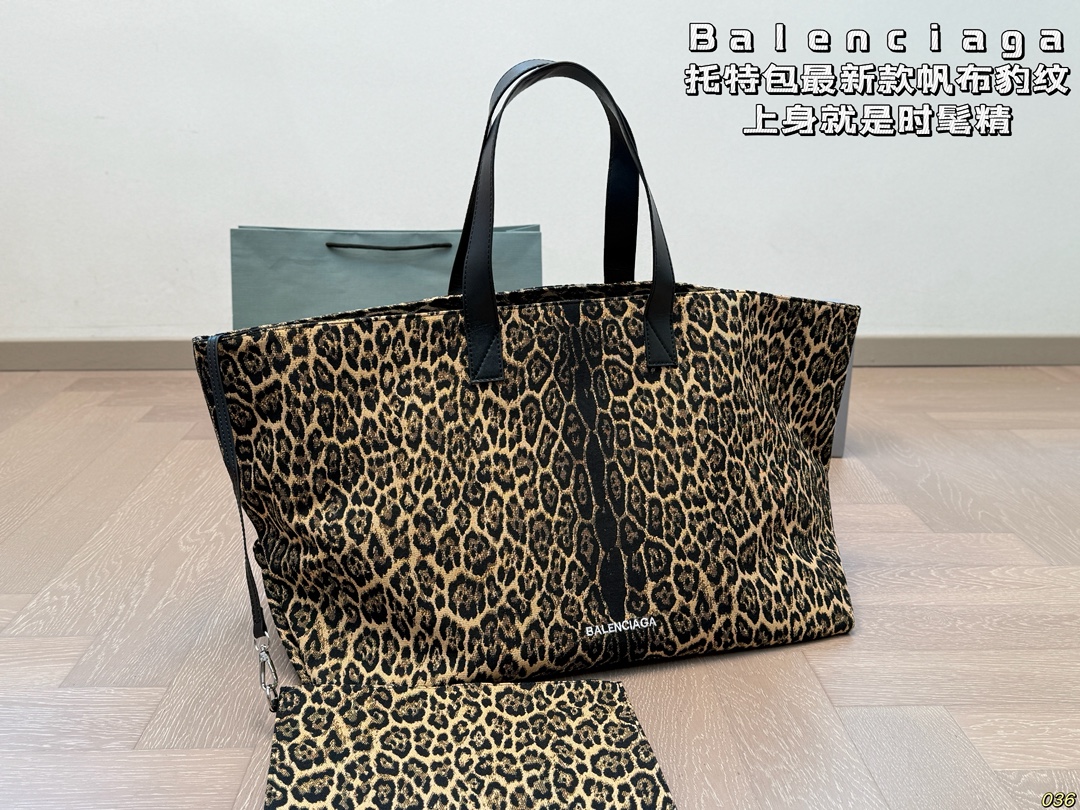 &yen;170 巴黎世家 Balenciaga托特包 最新款帆布豹纹 豹纹一直是时尚圈的代名词 上身就是时髦精 容量很大 尺寸：底45高34