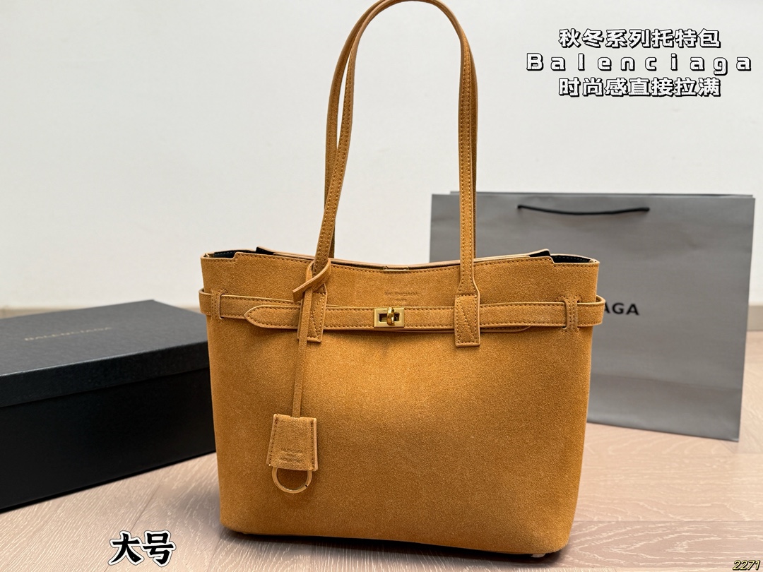 &yen;175/&yen;165配盒 巴黎世家Balenciaga 新款出货啦！秋冬火爆款-日常搭配休闲风妥妥的，绝对吸人眼球不易撞包 。尺寸：33 26/27 20