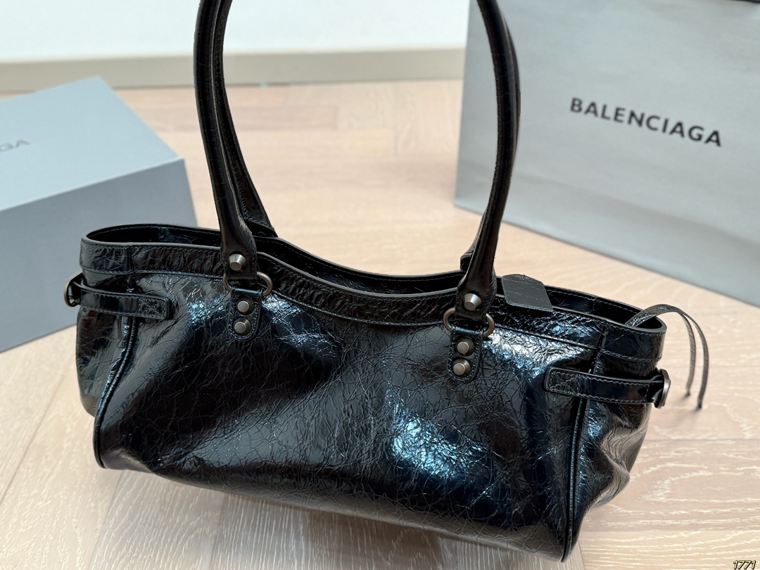 &yen;250飞机盒 Balenciaga 巴黎世家新款 男女通用款哦 众多明星追捧的单品 原版面料 原单品质 超高回头率 尺寸31 16